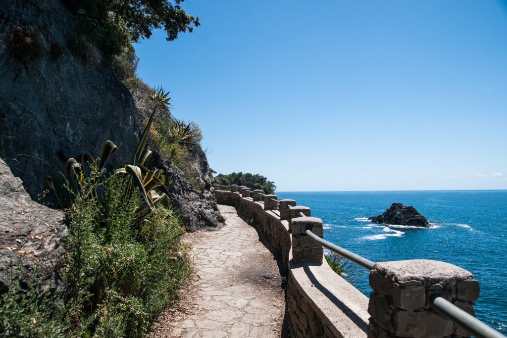 sentiero mare montagne